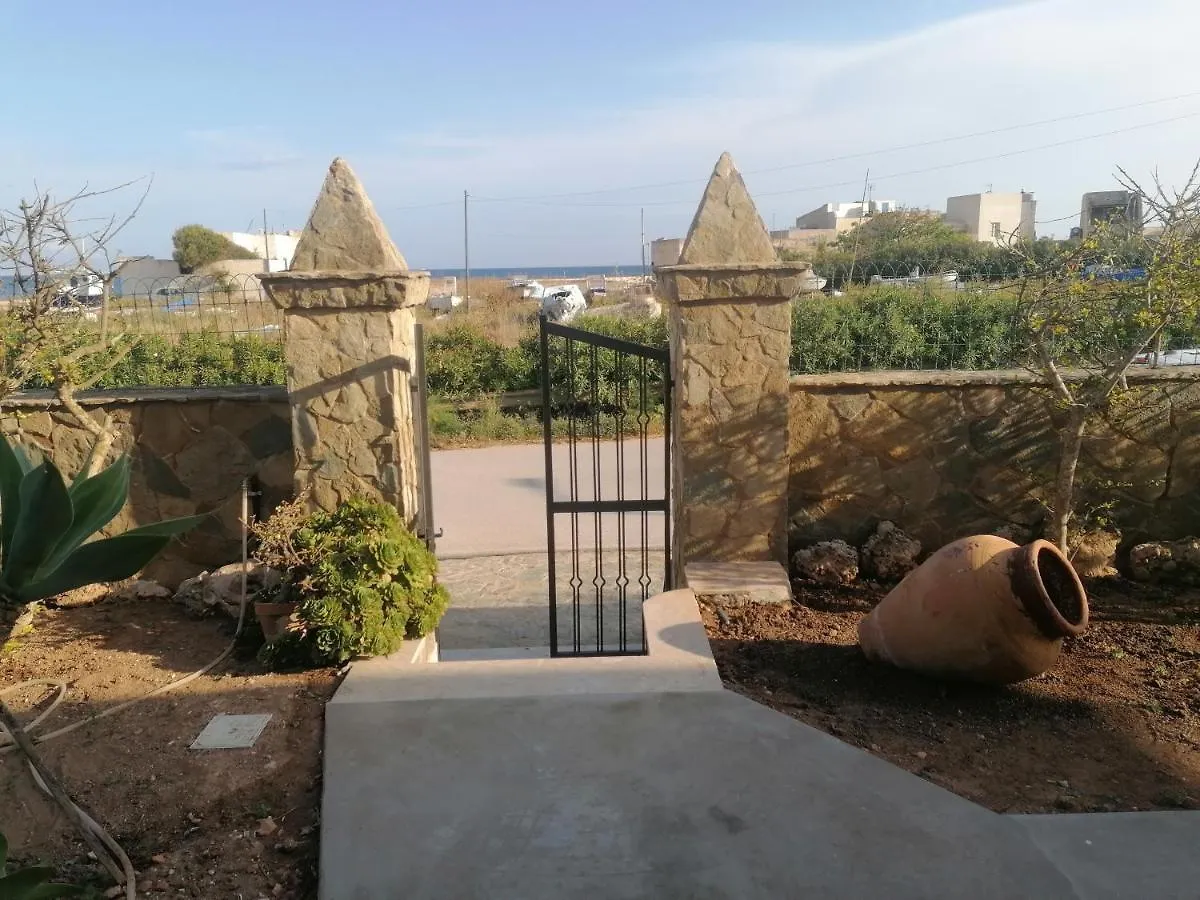 Villetta Scruscio ri Mare Favignana Italia